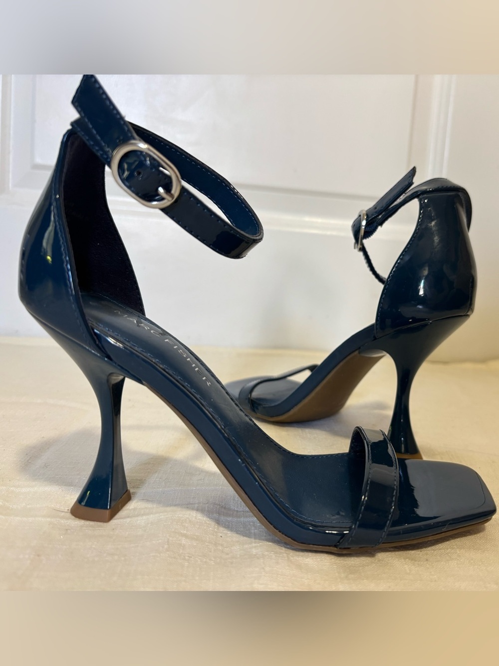 Marc Fisher Navy Patent Ankle Strap Heels Square Toe Flared Heel Size 6 - Picture 6 of 9